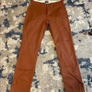 Levi’s Straight Legged Chino rust 30 waist